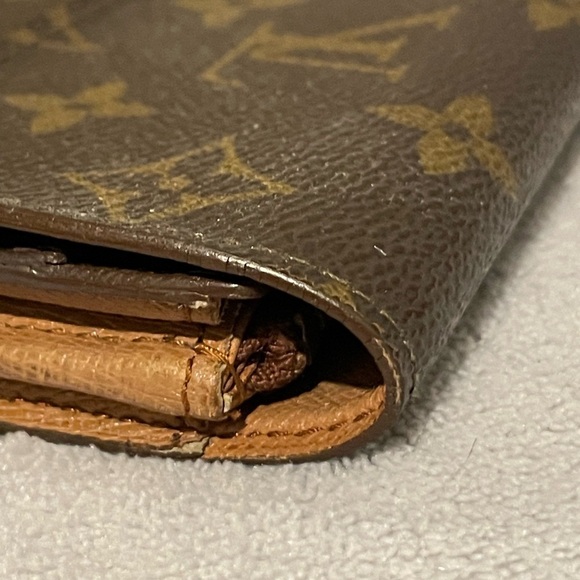 Louis Vuitton Vintage Monogram Sarah Wallet - Picture 8 of 16